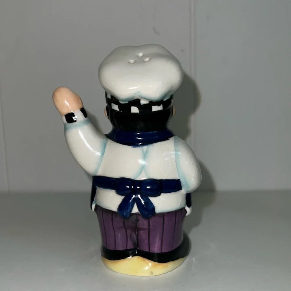 Chef Salt/Pepper Shaker - Picture 3 of 5